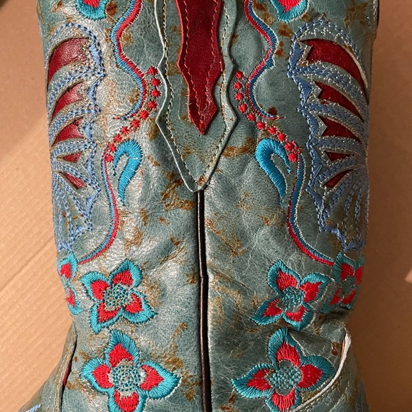 Handmade turquoise cowboy boots. Worn once. Gorgeous embroidery. - Picture 5 of 6